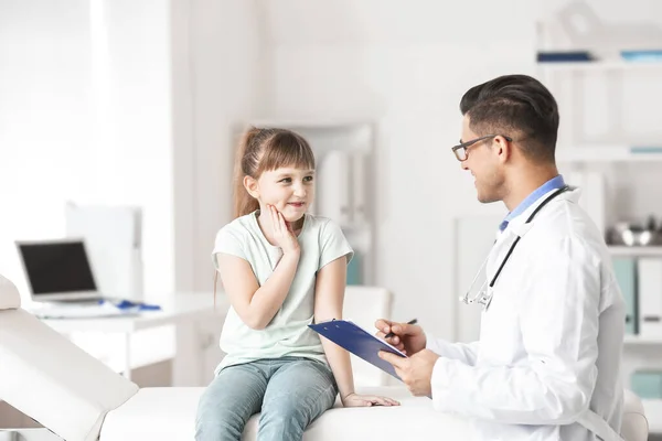 Little Girl Pediatrician Office — Stock Photo, Image