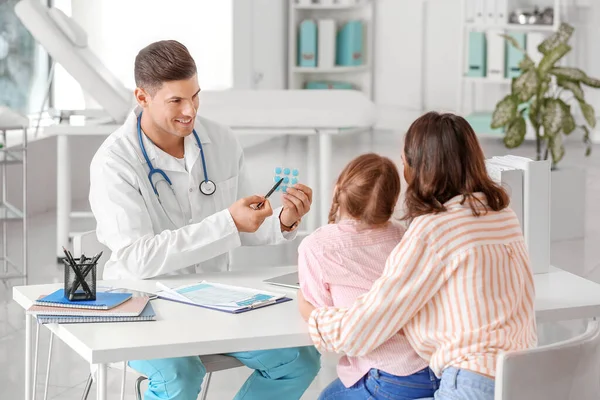 Woman Little Daughter Visiting Pediatrician Clinic — Stock Photo, Image