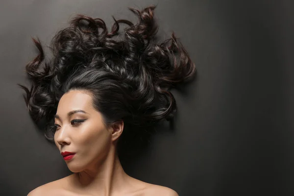 Young Asian Woman Beautiful Hair Dark Background — Stock Photo, Image