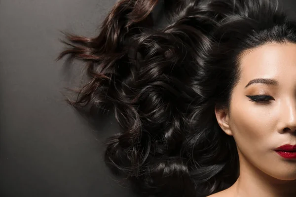 Young Asian Woman Beautiful Hair Dark Background — Stock Photo, Image