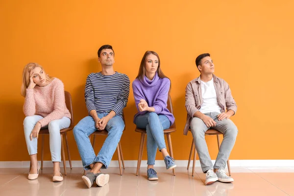 Young People Waiting Line Color Wall — Stock Photo, Image