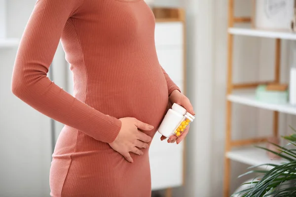 Junge Schwangere Mit Medikamenten Hause — Stockfoto
