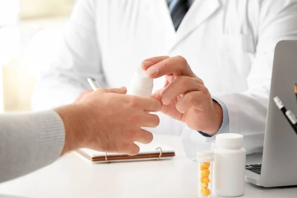 Doctor Giving Pills Young Man Clinic Closeup — Stock Photo, Image