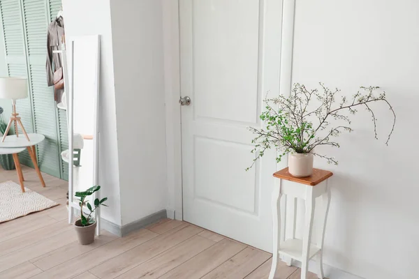 Elegante Interior Salón Moderno Con Flores Primavera — Foto de Stock