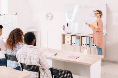 Dil okulu öğrencileri için öğretmenlik dersi