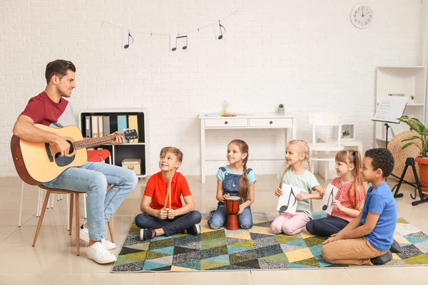 Profesor Dando Clases Música Escuela — Foto de Stock