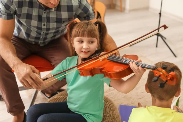 Teacher Giving Music Lessons School — Stockfoto