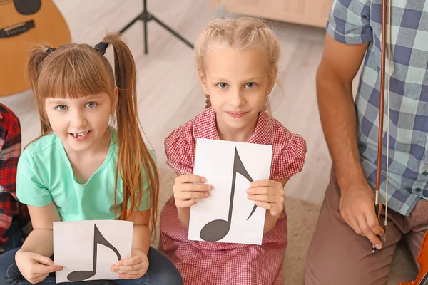 Müzik Okulundaki Şirin Çocuklar — Stok fotoğraf