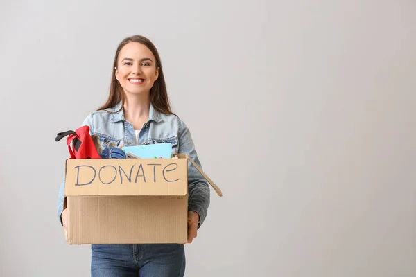 Voluntariado Con Donaciones Para Huérfanos Sobre Fondo Gris — Foto de Stock