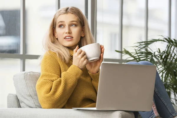 Beautiful Young Woman Laptop Drinking Tea Home — Stock Photo, Image