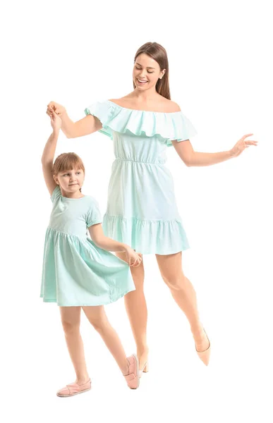 Feliz Madre Pequeña Hija Bailando Sobre Fondo Blanco — Foto de Stock
