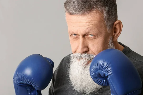 Sporty Elderly Male Boxer Grey Background — Stock Photo, Image