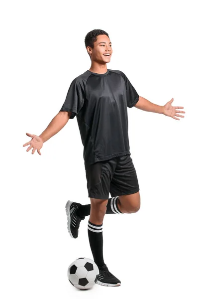 白い背景に若いアフリカ系アメリカ人のサッカー選手 — ストック写真
