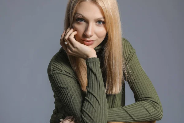 Young Woman Warm Sweater Grey Background — Stock Photo, Image