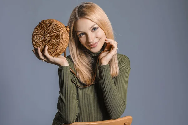 Young Woman Warm Sweater Stylish Bag Grey Background — Stock Photo, Image