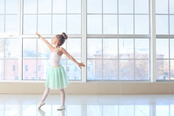 Balerina Kecil Yang Lucu Studio Tari — Stok Foto