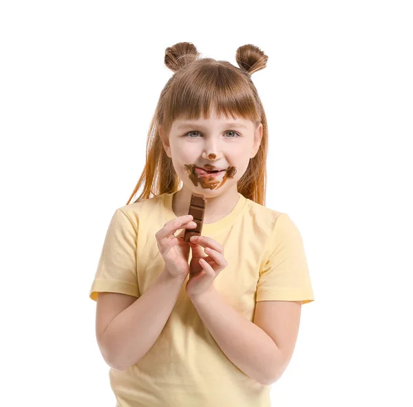 Menina Bonito Comer Chocolate Fundo Branco — Fotografia de Stock