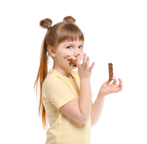 Menina Bonito Comer Chocolate Fundo Branco — Fotografia de Stock