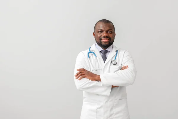 African American Doctor Light Background — Stock Photo, Image