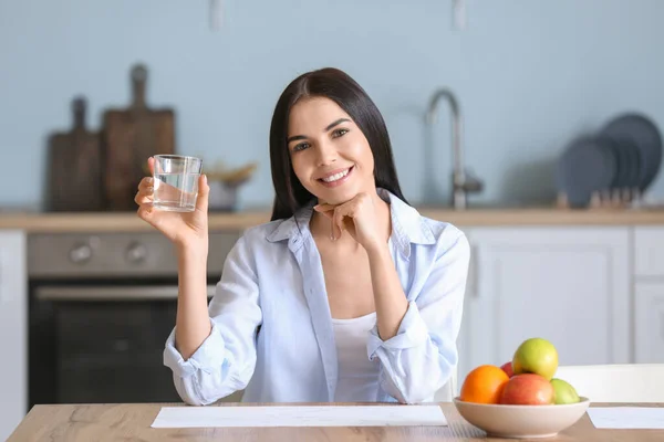 Beautiful Young Woman Drinking Water Kitchen — Stock Photo, Image
