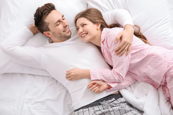 Manhã Feliz Jovem Casal Cama — Fotografia de Stock