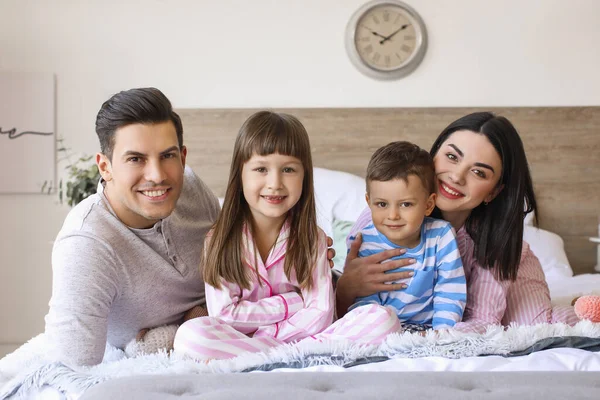 Família Feliz Quarto Casa — Fotografia de Stock