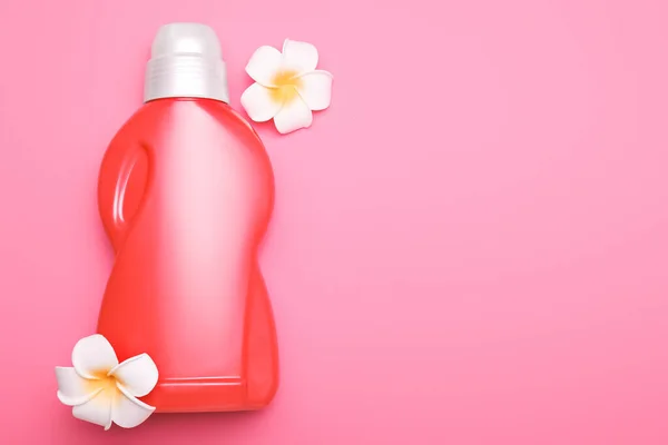 Flasche Waschmittel Auf Farbigem Hintergrund — Stockfoto