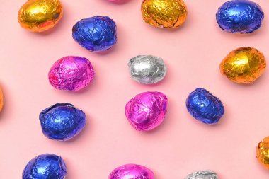 Renkli çikolata yumurtaları