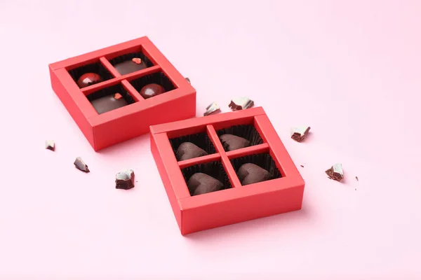 Dobozok Finom Csokoládé Cukorka Színes Háttér — Stock Fotó