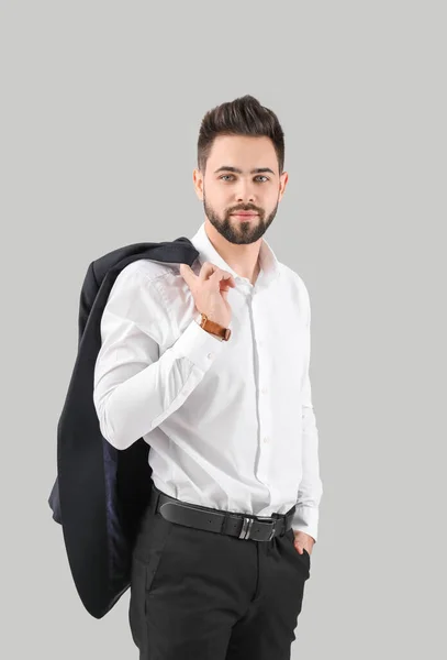 Hombre Negocios Guapo Con Cabello Sano Sobre Fondo Claro —  Fotos de Stock