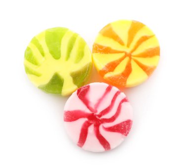 Beyaz arkaplanda tatlı şekerler