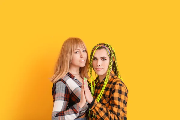 Portrait Young Transgender Couple Color Background — Stock Photo, Image