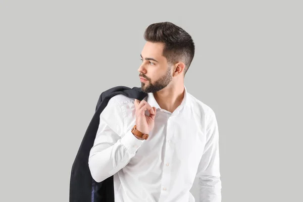 Hombre Negocios Guapo Con Cabello Sano Sobre Fondo Claro —  Fotos de Stock