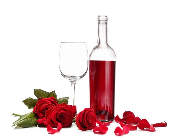 Copo Garrafa Vinho Com Flores Rosa Fundo Branco — Fotografia de Stock