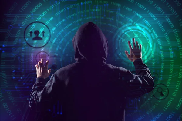 Hacker Profesional Utilizando Pantalla Virtual Fondo Oscuro — Foto de Stock