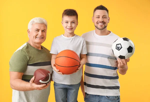 Homem Com Seu Pai Filho Segurando Bolas Diferentes Fundo Cor — Fotografia de Stock