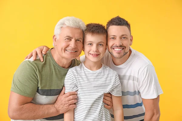 Homme Avec Son Père Son Fils Sur Fond Couleur — Photo