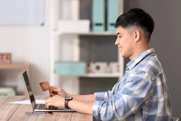 Asian Man Shopping Online Home — Stock Photo, Image