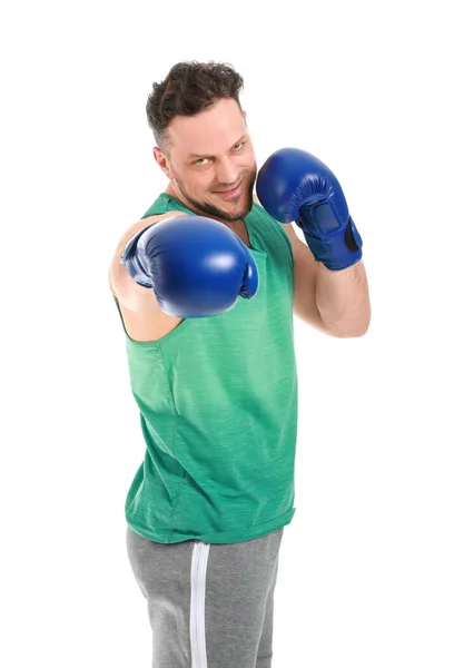 头戴白色背景拳击手套的体形魁梧的男人 — 图库照片