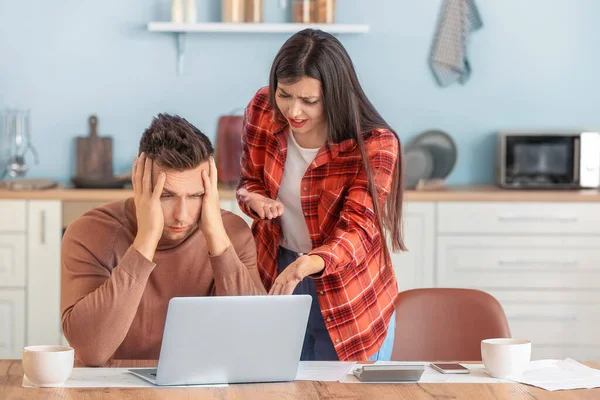 Young Couple Quarreling Home — Stock Photo, Image