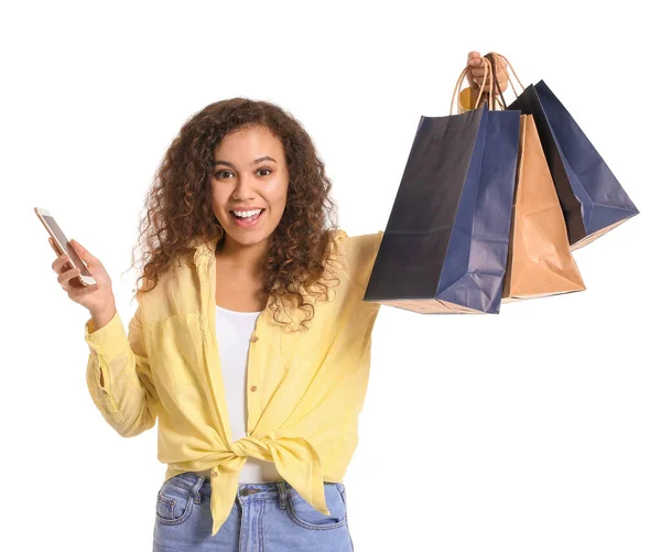 Jovem Com Telefone Celular Sacos Compras Fundo Branco — Fotografia de Stock