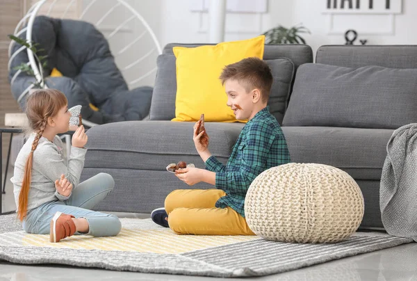 Cute Little Children Eating Chocolate Home — Stock Photo, Image