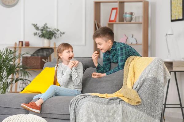 Cute Little Children Eating Chocolate Home — Stock Photo, Image