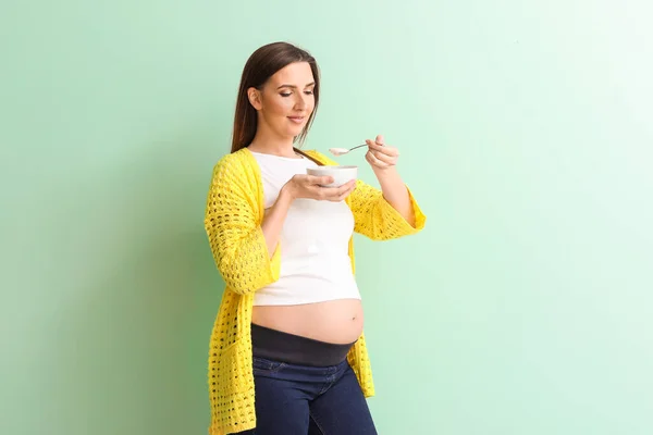 Beautiful Pregnant Woman Yogurt Color Background — Stock Photo, Image