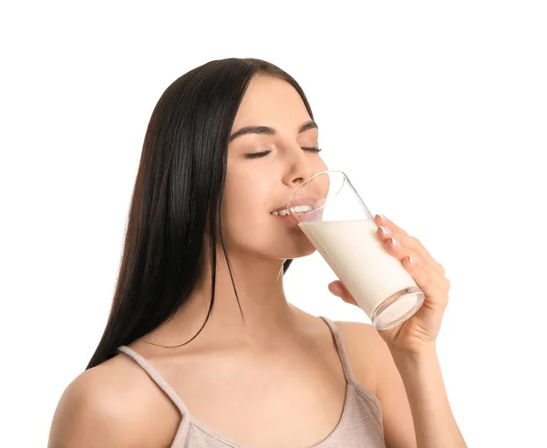 Όμορφη Νεαρή Γυναίκα Πίνει Γάλα Λευκό Φόντο — Φωτογραφία Αρχείου