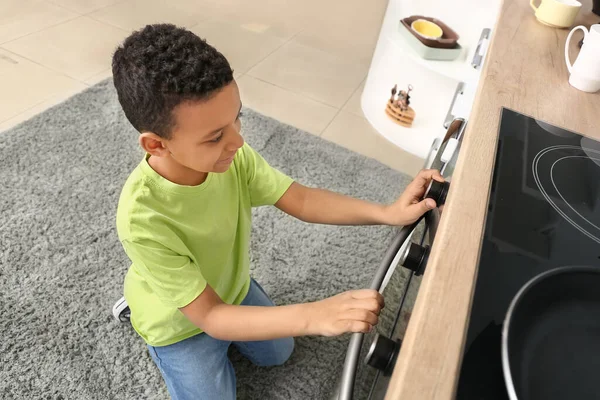 Little African American Boy Playing Oven Kitchen Child Danger — Stock Photo, Image