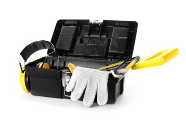 Beyaz arka planda inşaatçı malzemeleri seti