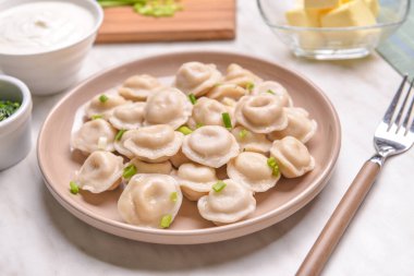 Masada lezzetli köfte ile plaka