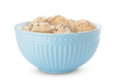 Beyaz arka planda lezzetli hamur tatlısı olan kase