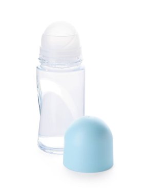 Beyaz arkaplanda rulo deodorant